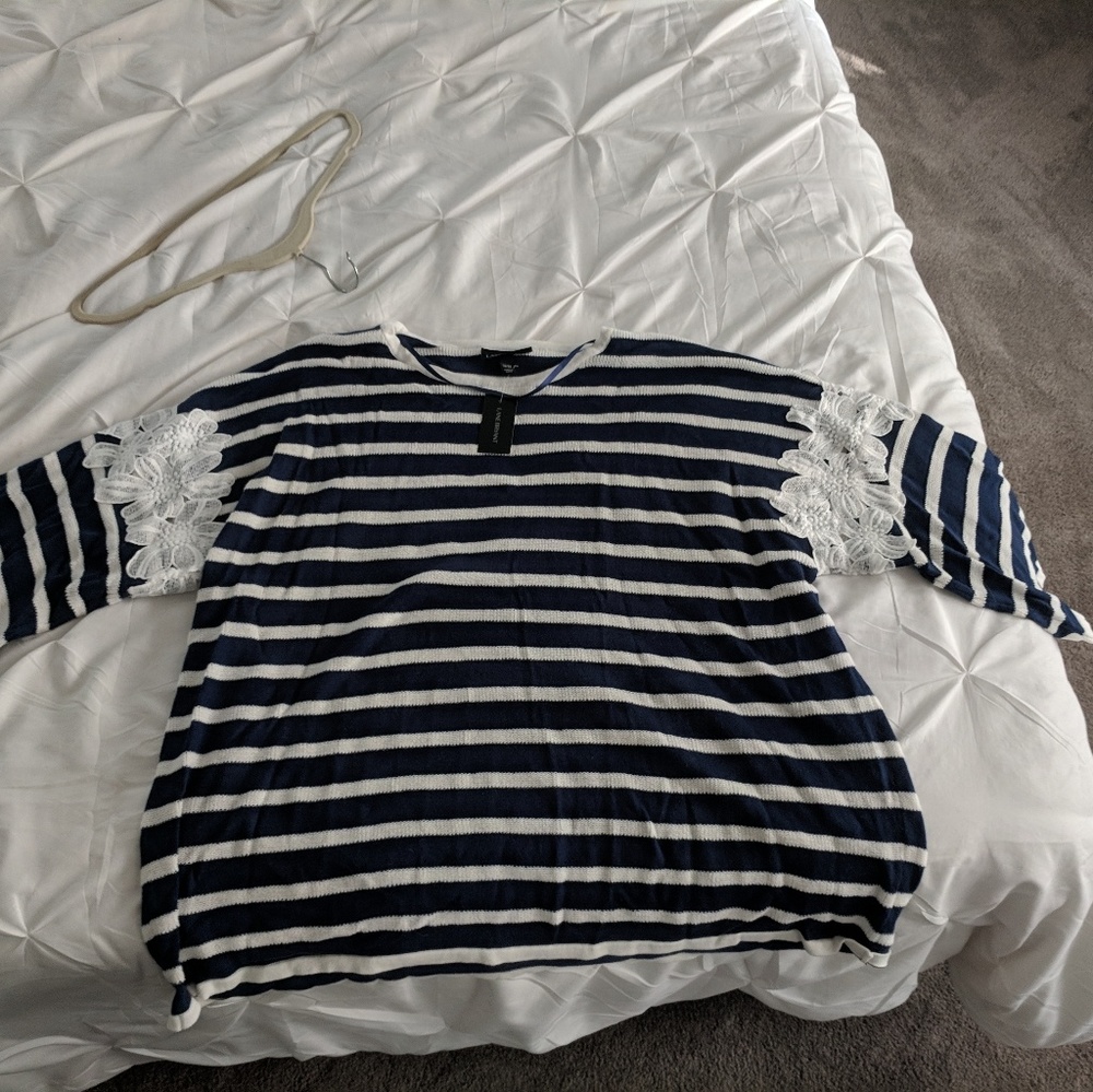 Light weight sweater
